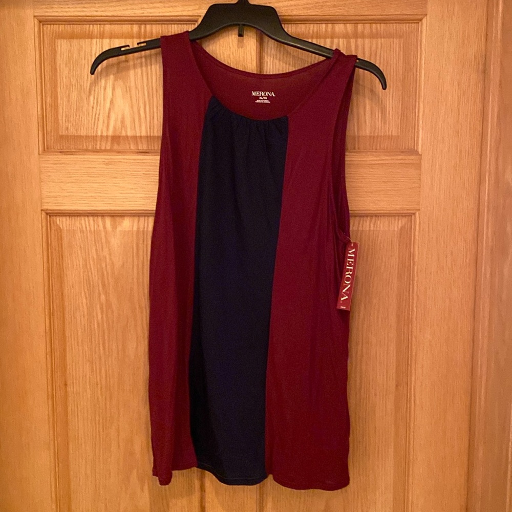 NWT. Top in navy and bugandy